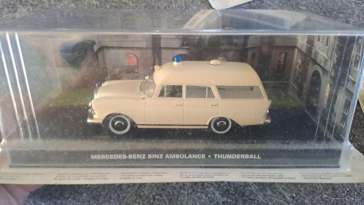 MERCEDES BENZ BINZ AMBULANCE #94 007 James Bond Collection Model - THUNDERBALL