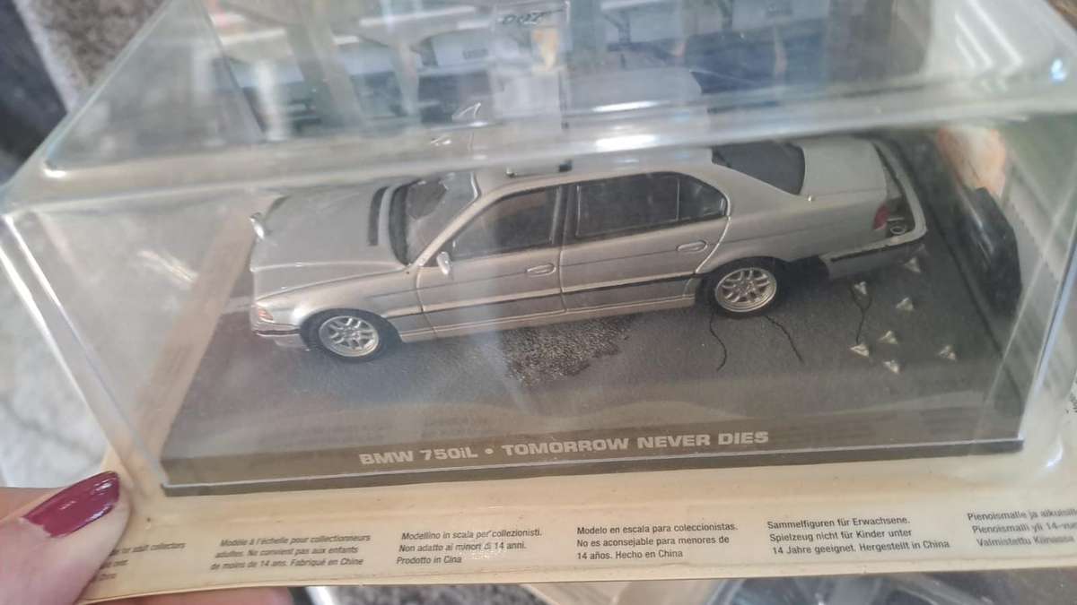 James Bond 007 BMW 750iL - Tomorrow Never Dies Model Car Scale 1:43