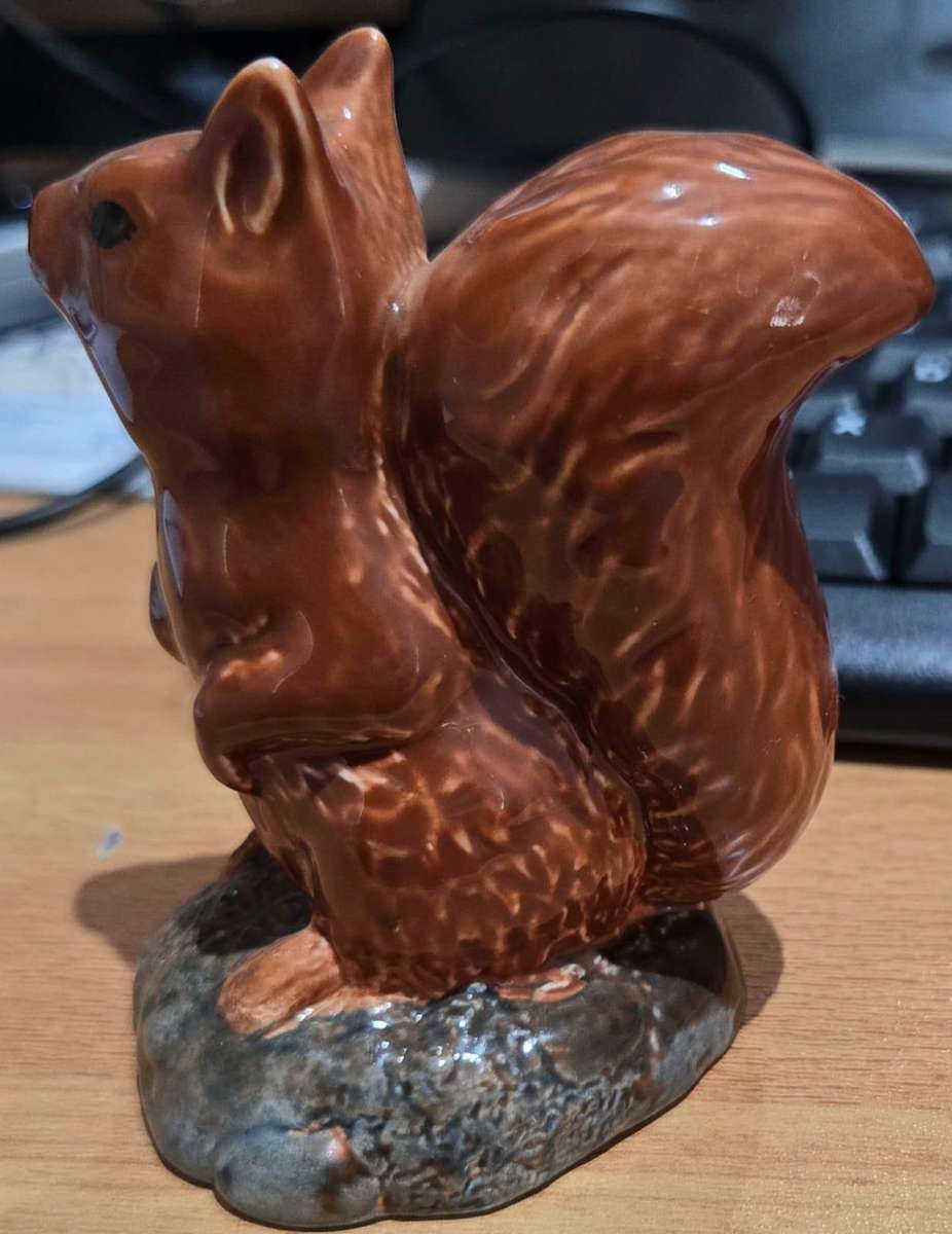 BENEAGLES SCOTCH WHISKY BESWICK 'SQUIRREL' DECANTER