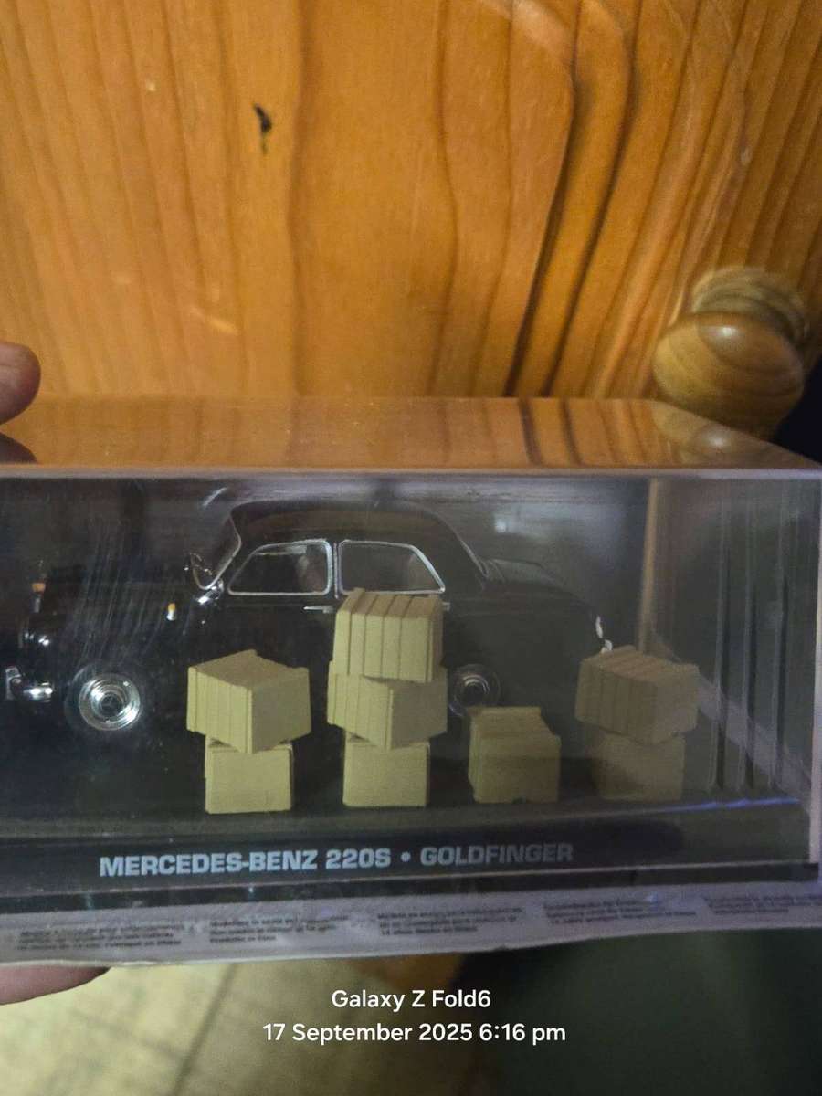 James Bond 007 Mercedes Benz 220S - Goldfinger Model Car Scale 1:43 as per photo