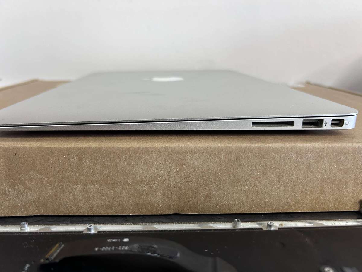 2x Macbook Air for Repairs