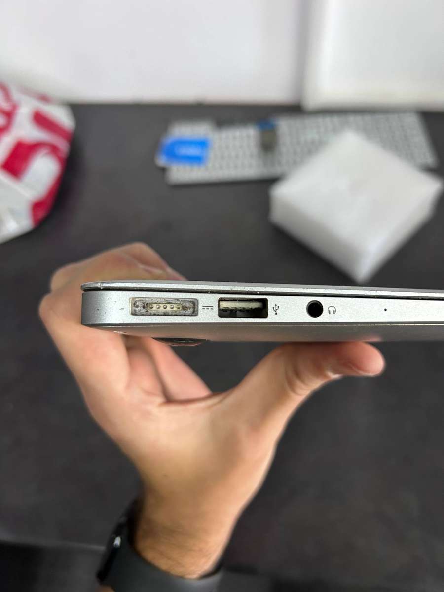 2x Macbook Air for Repairs