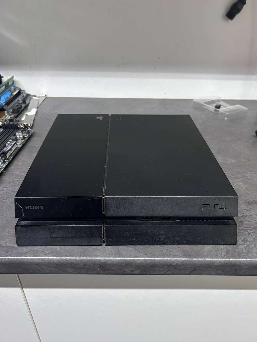 Broken Sony PlayStation 4 (PS4)  Spares or Repair