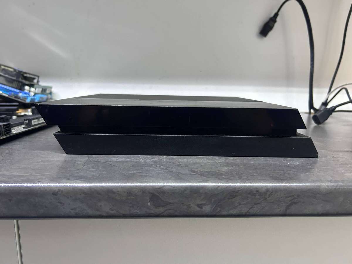 Broken Sony PlayStation 4 (PS4)  Spares or Repair