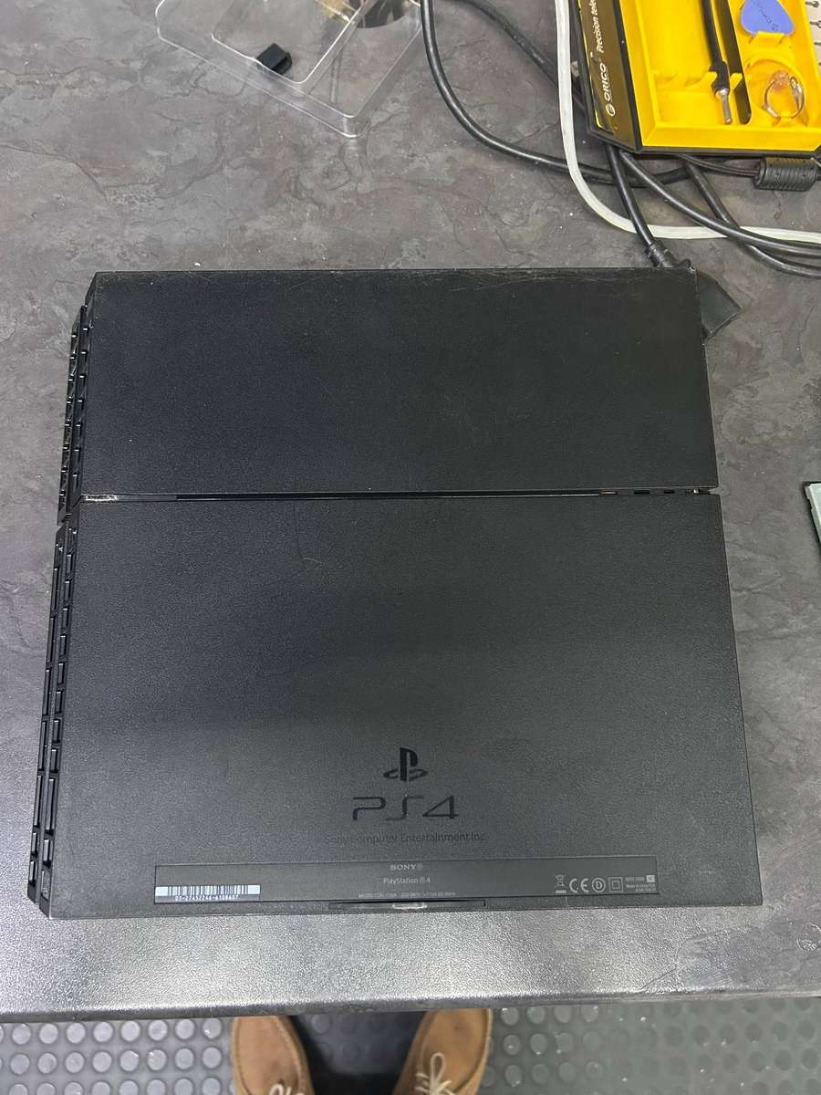 Broken Sony PlayStation 4 (PS4)  Spares or Repair