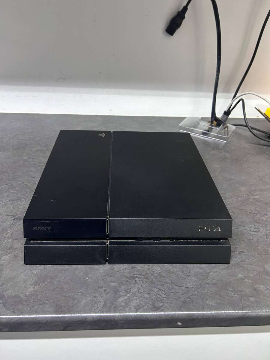 Broken Sony PlayStation 4 (PS4)  Spares or Repair