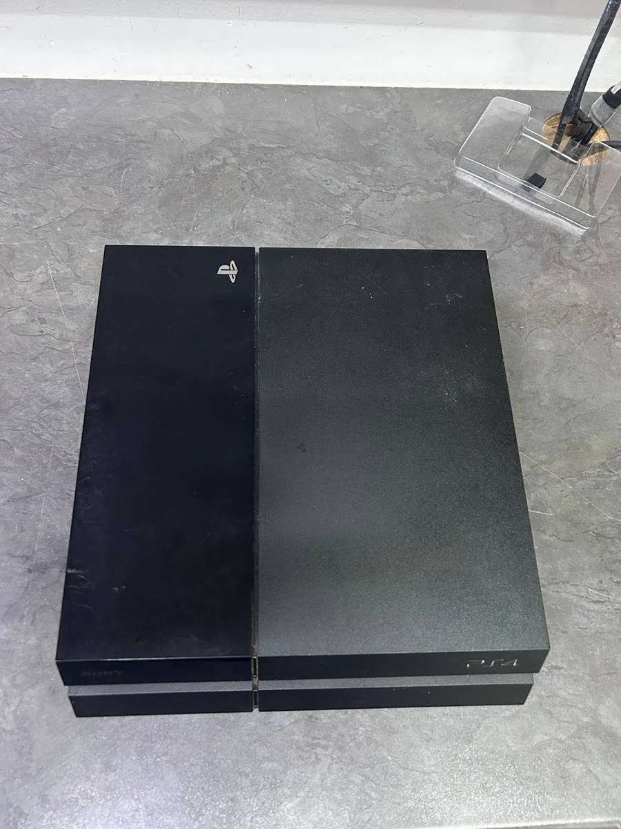 Broken Sony PlayStation 4 (PS4)  Spares or Repair
