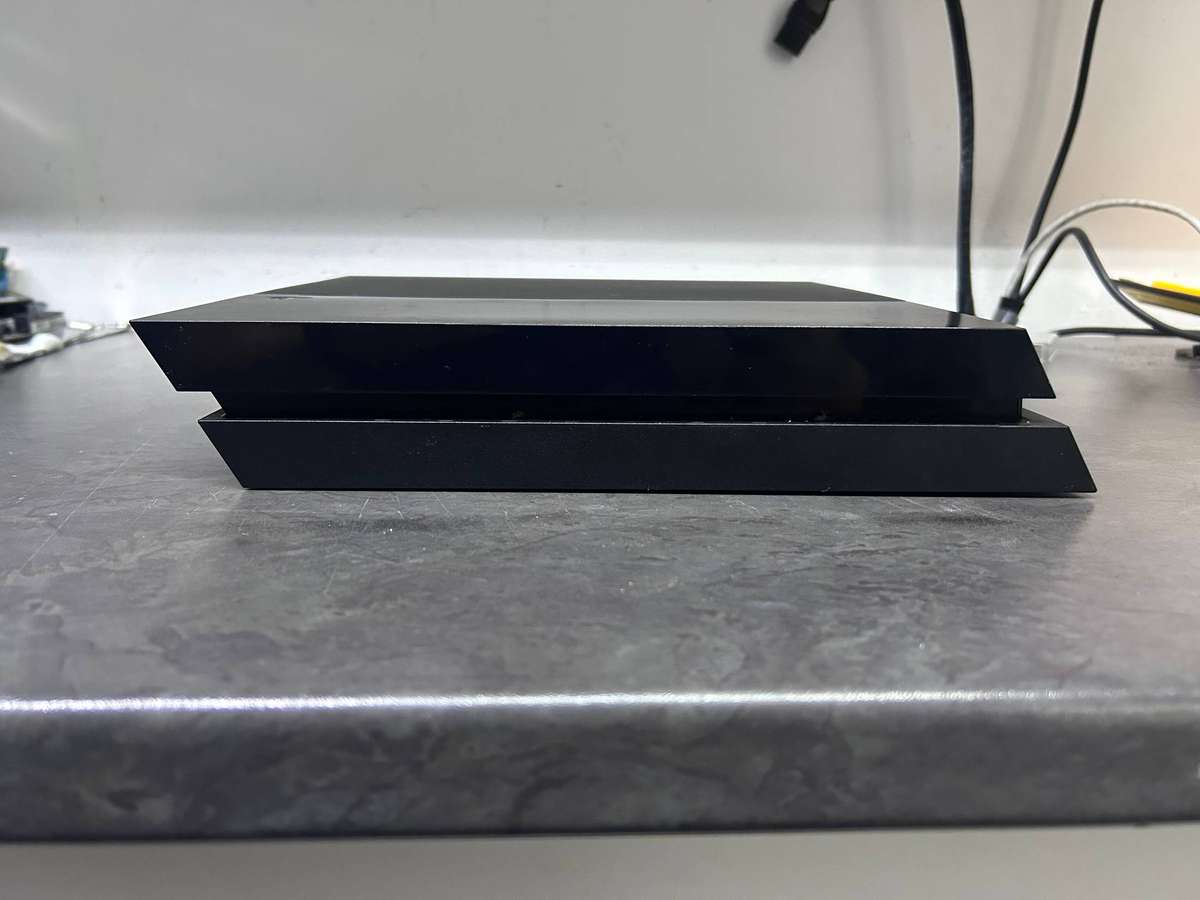 Broken Sony PlayStation 4 (PS4)  Spares or Repair