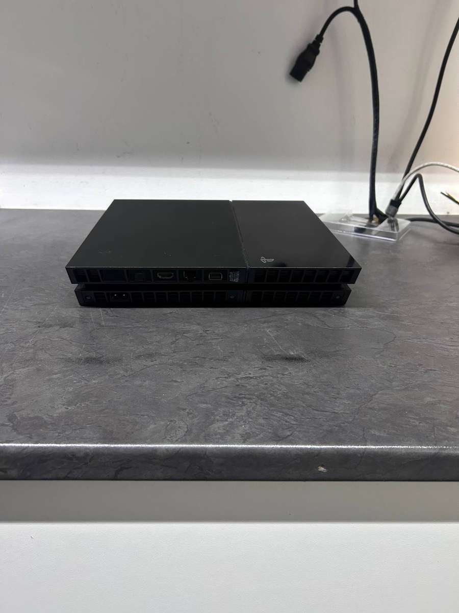 Broken Sony PlayStation 4 (PS4)  Spares or Repair