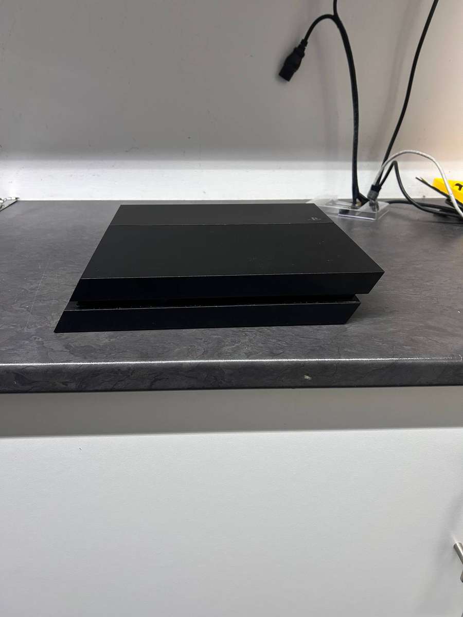 Broken Sony PlayStation 4 (PS4)  Spares or Repair