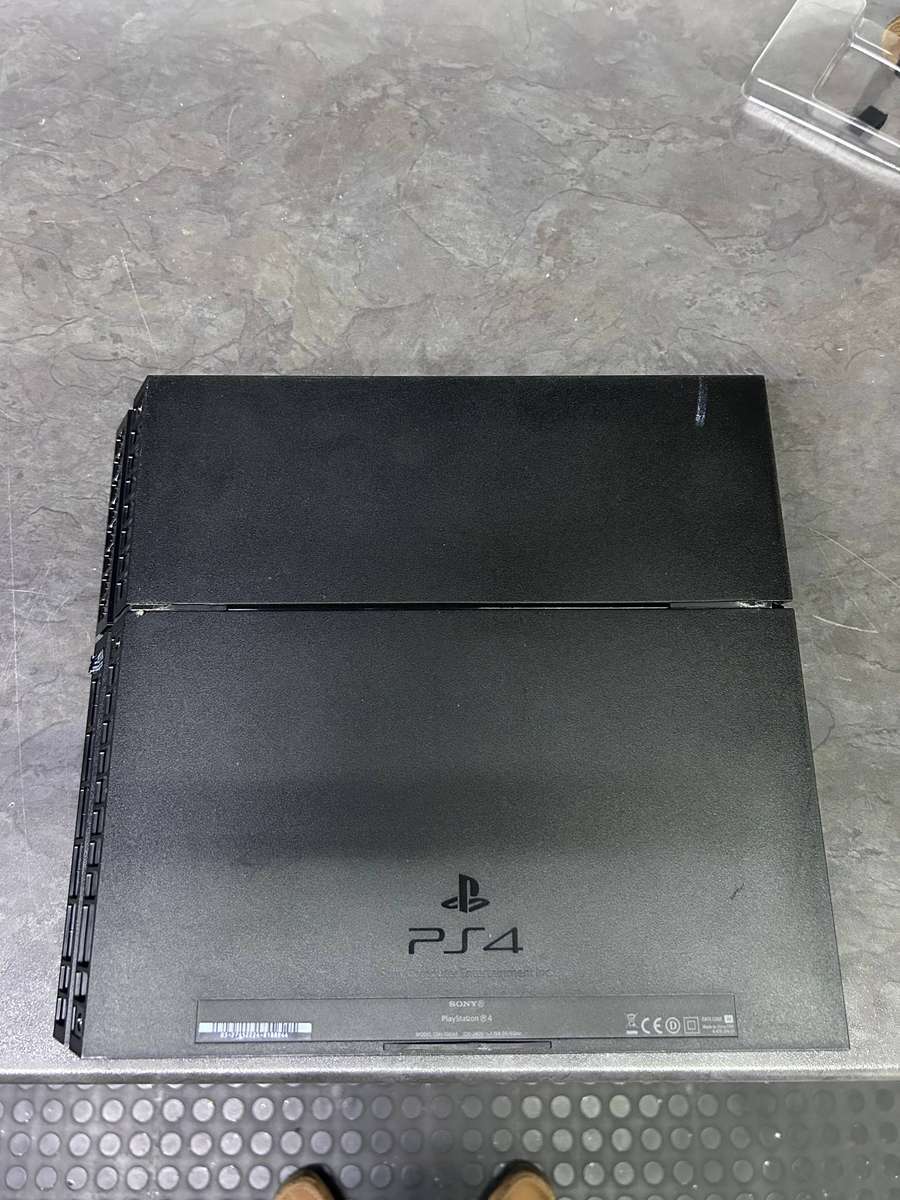 Broken Sony PlayStation 4 (PS4)  Spares or Repair