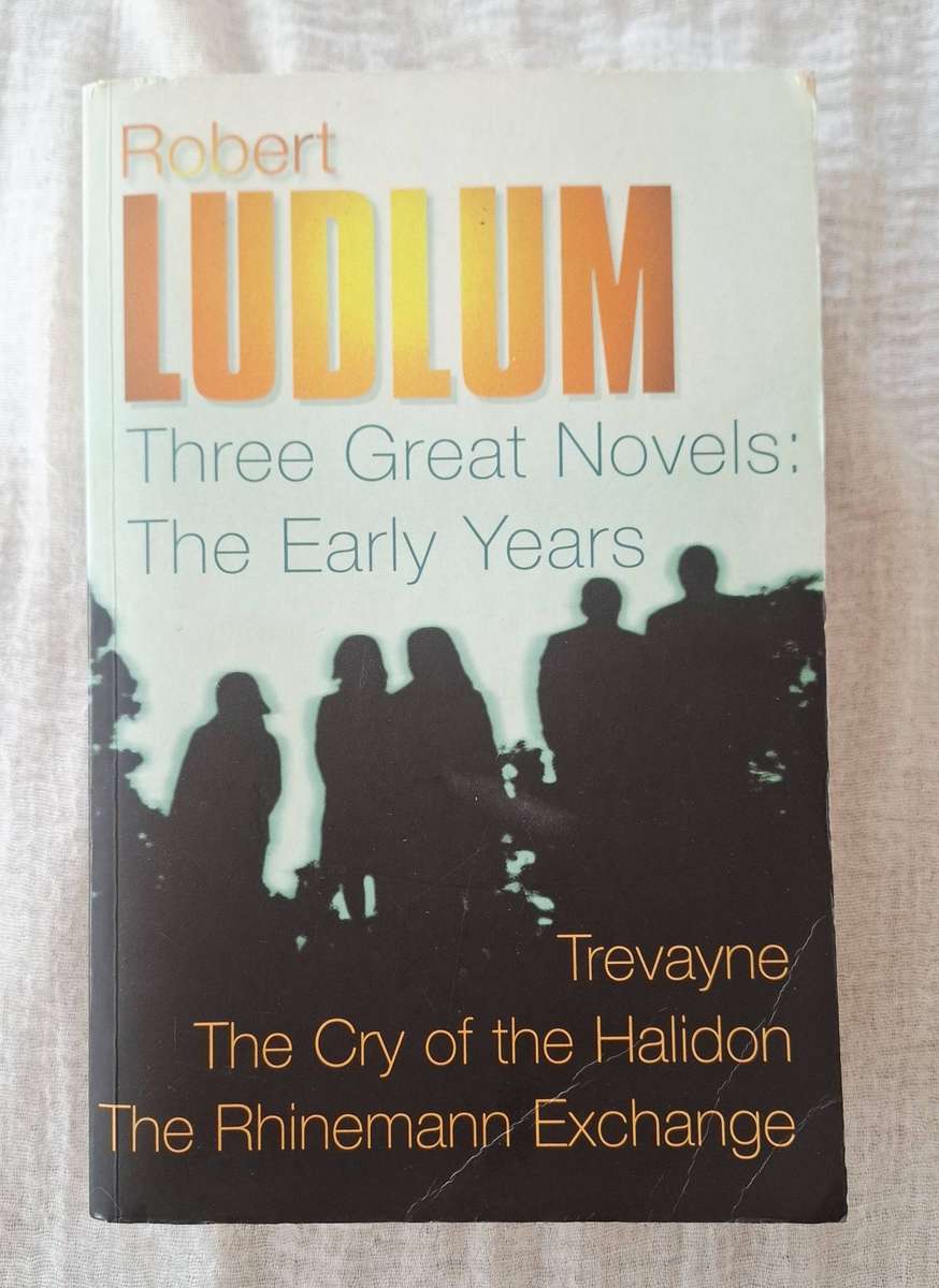 Softcover Novel: The Early Years by Robert Ludlum