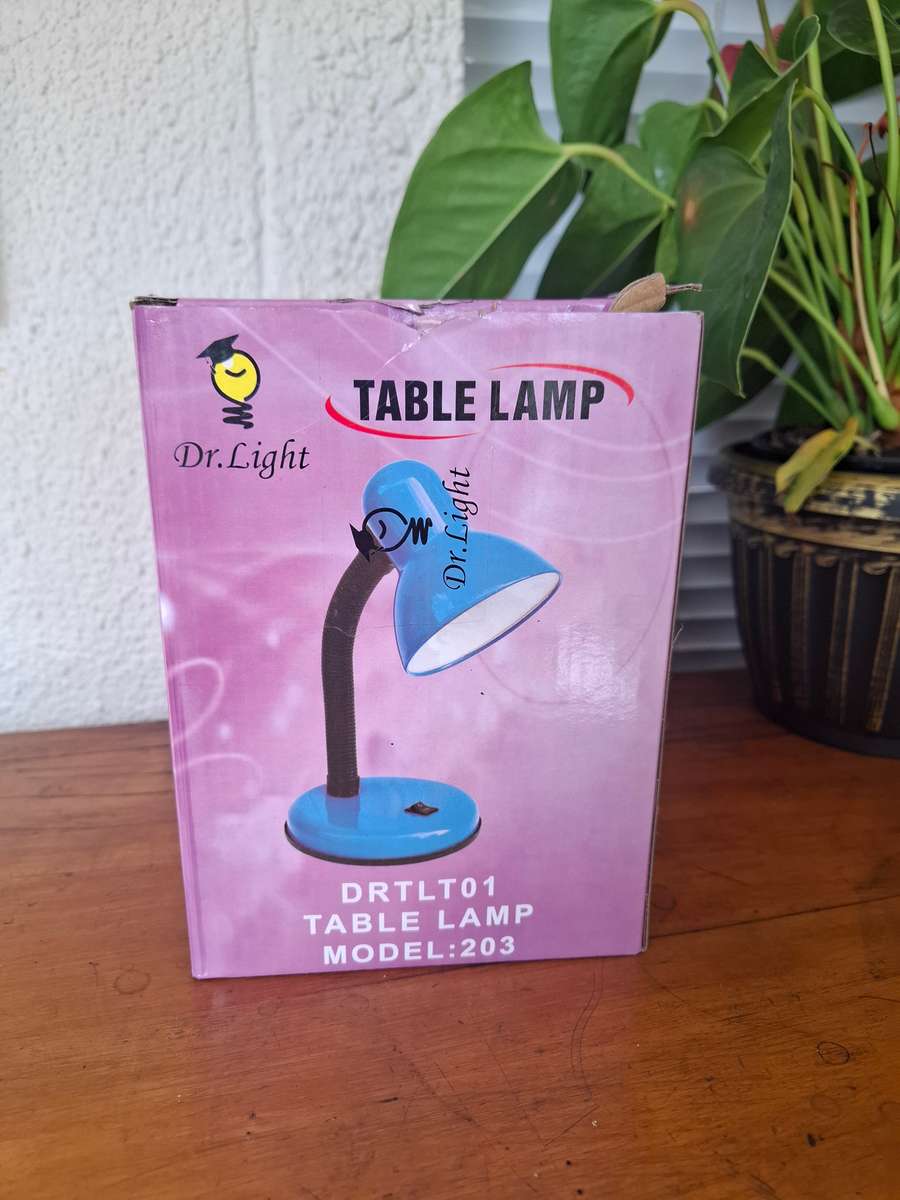 Adjustable bed side table lamp