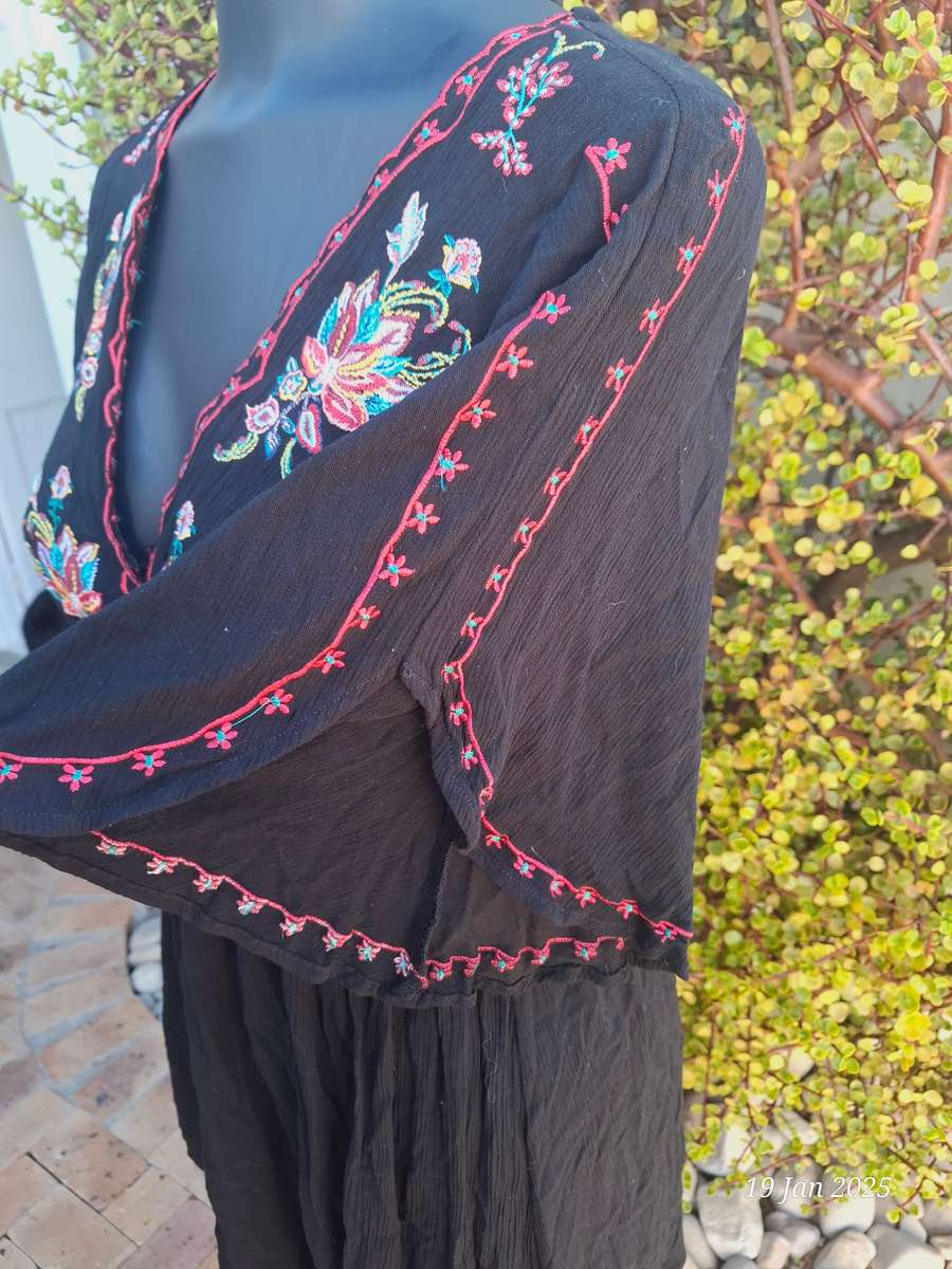 FOREVER 21 Boho Black Embroidered Mini Dress -M