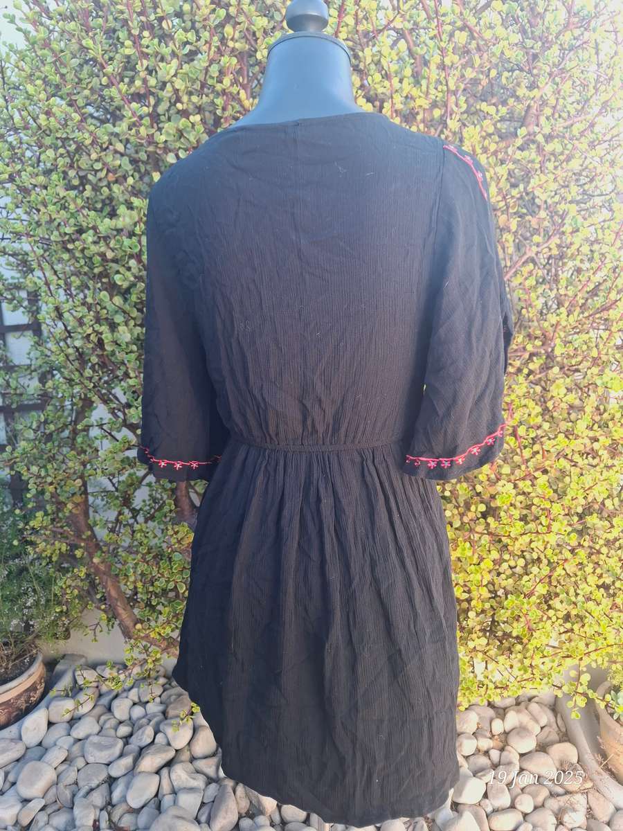 FOREVER 21 Boho Black Embroidered Mini Dress -M