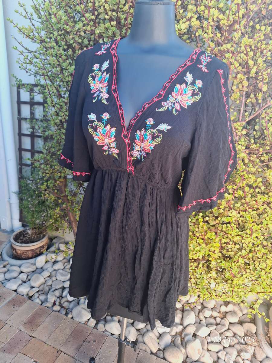 FOREVER 21 Boho Black Embroidered Mini Dress -M