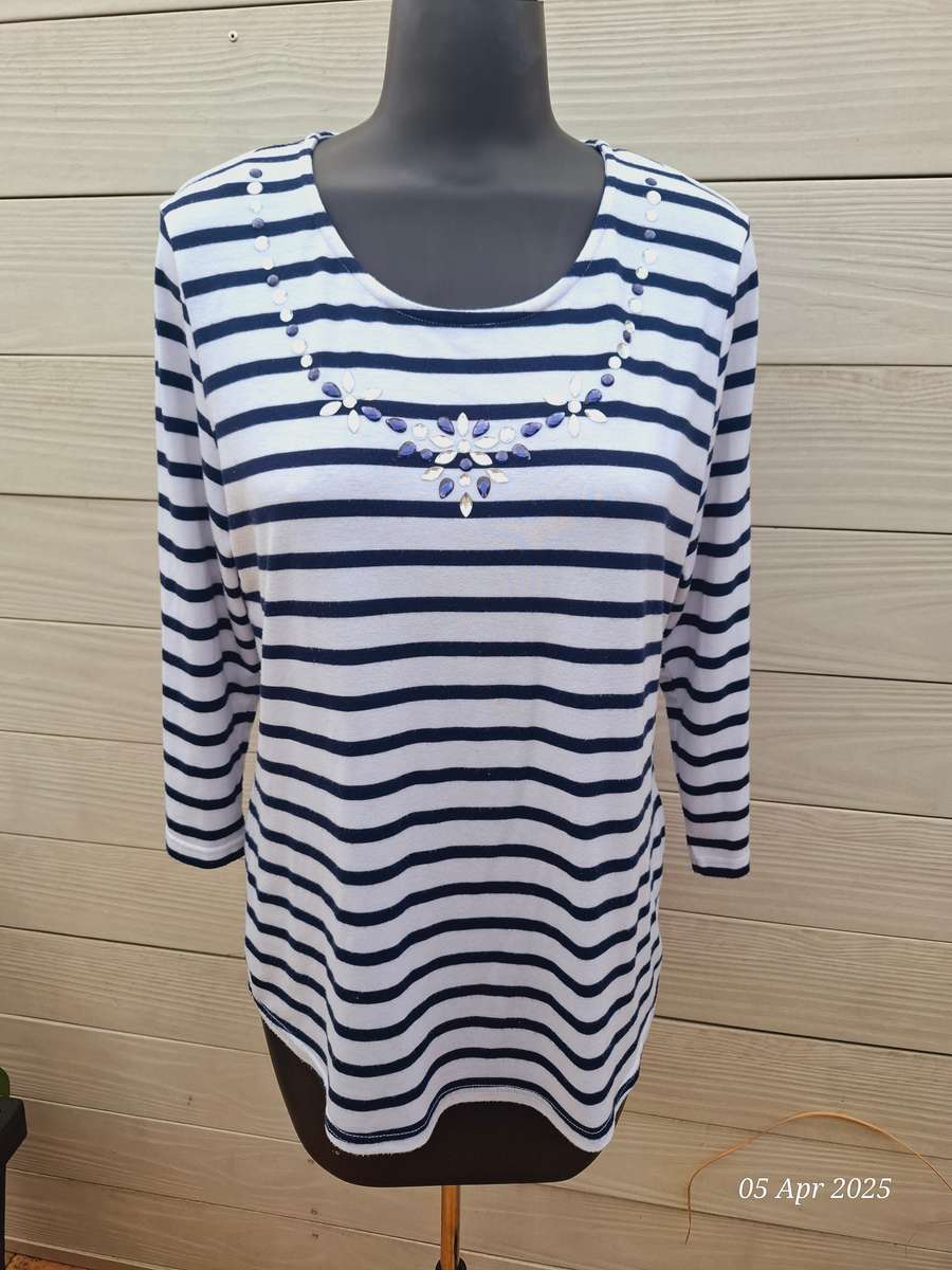 Miladys 3/4 white and navy stripe top with flower rhinestone detail - Size 38/14