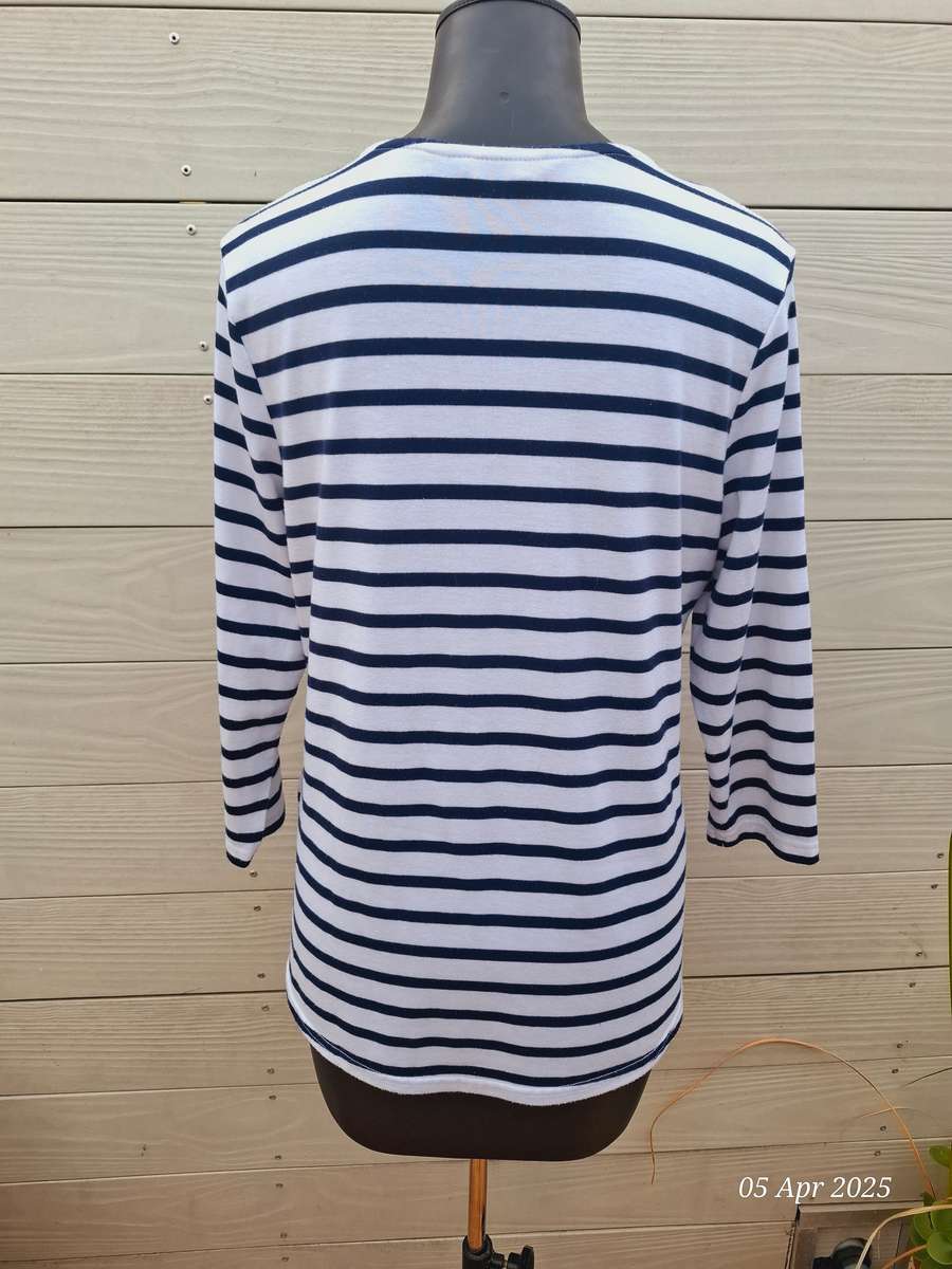 Miladys 3/4 white and navy stripe top with flower rhinestone detail - Size 38/14