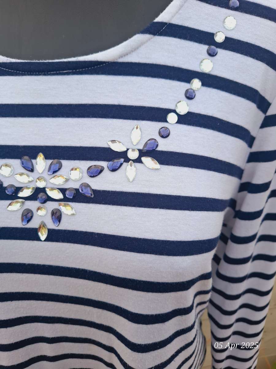 Miladys 3/4 white and navy stripe top with flower rhinestone detail - Size 38/14