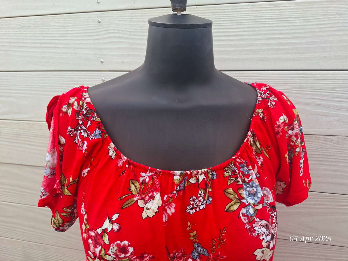 Red floral top - 40