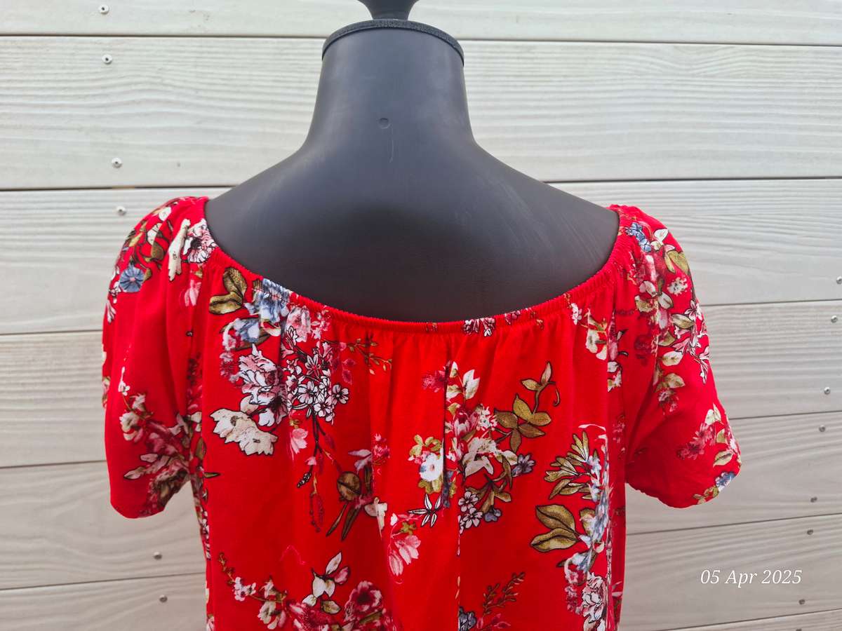 Red floral top - 40
