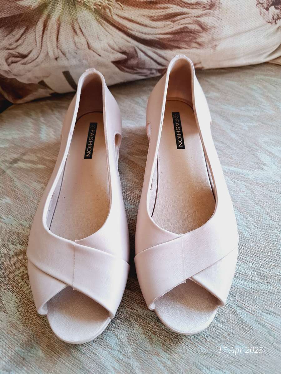 NEW ladies peep toe sandal - 40/6