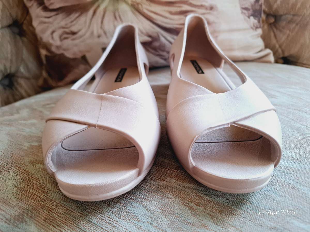 NEW ladies peep toe sandal - 40/6