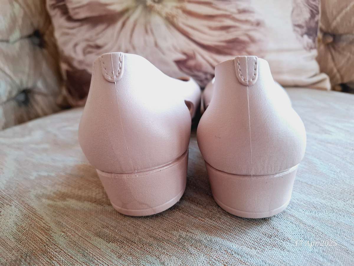 NEW ladies peep toe sandal - 40/6