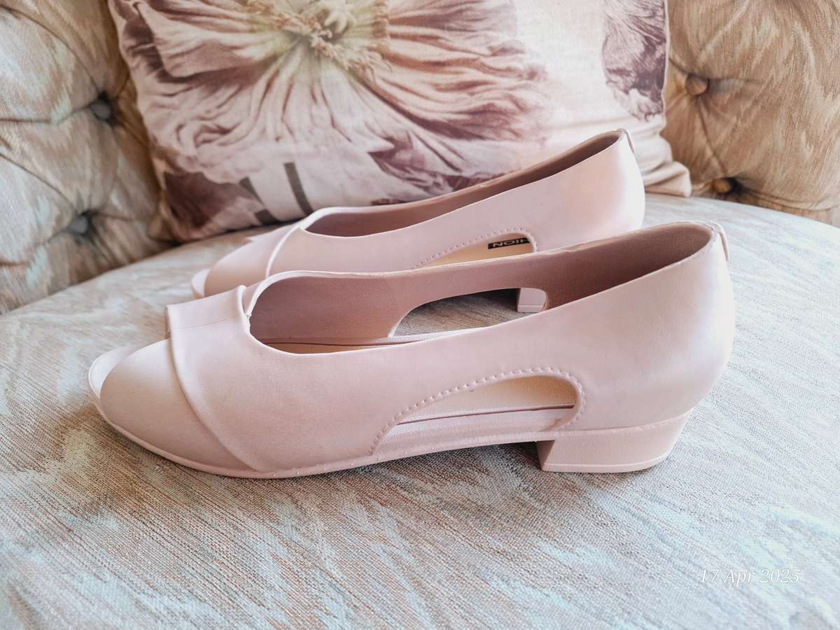 NEW ladies peep toe sandal - 40/6