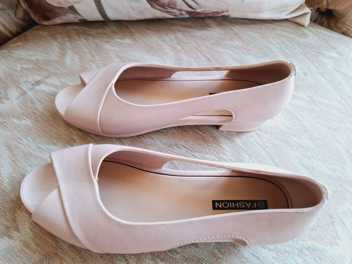 NEW ladies peep toe sandal - 40/6