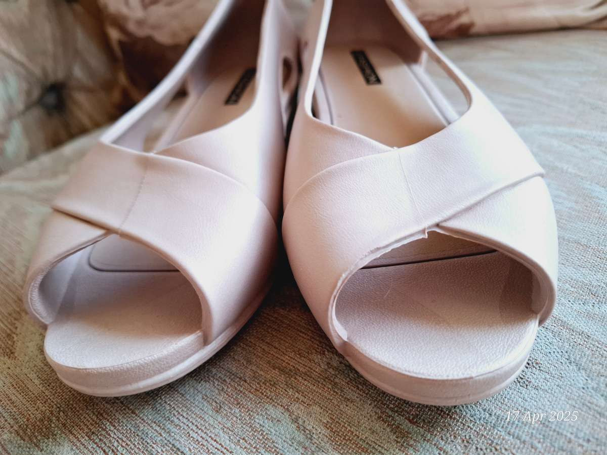 NEW ladies peep toe sandal - 40/6