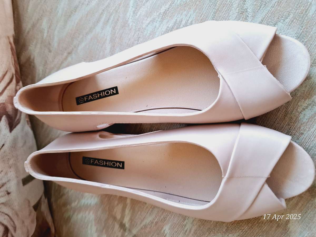 NEW ladies peep toe sandal - 40/6