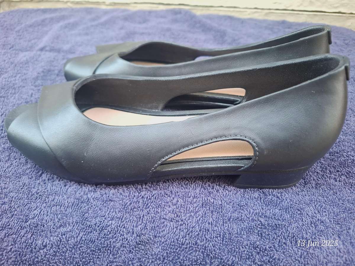 NEW ladies peep toe sandal - 40/6