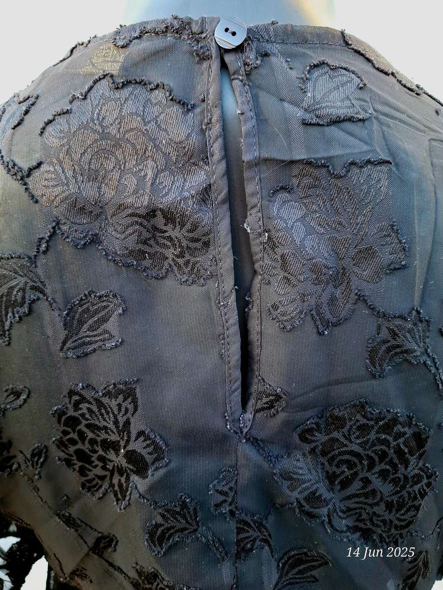 Black lace top - 10/34