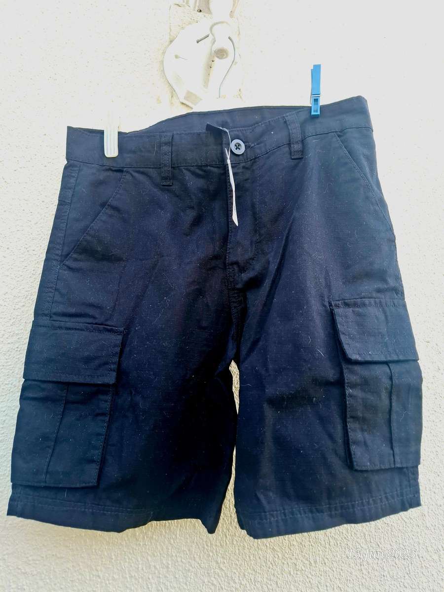 MRP Black Cargo Shorts - Size 28