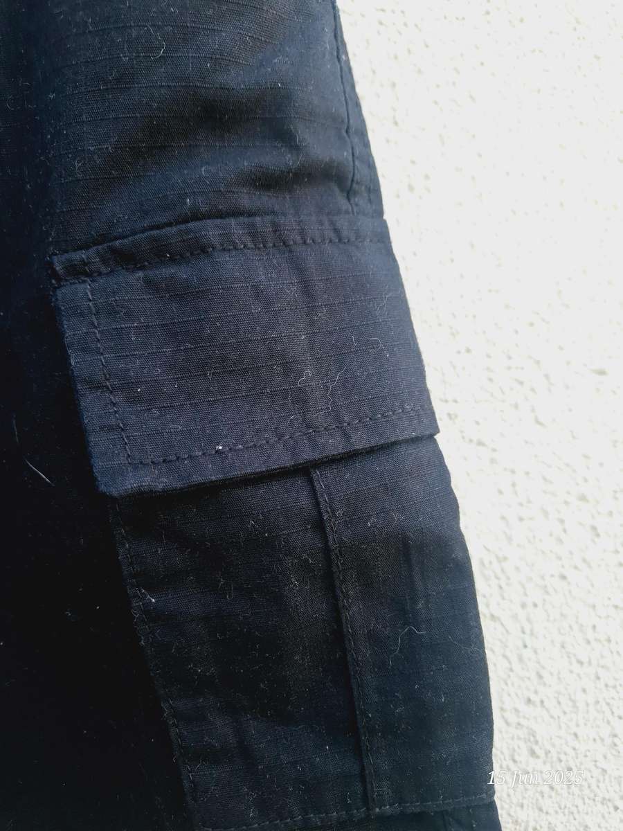 MRP Black Cargo Shorts - Size 28