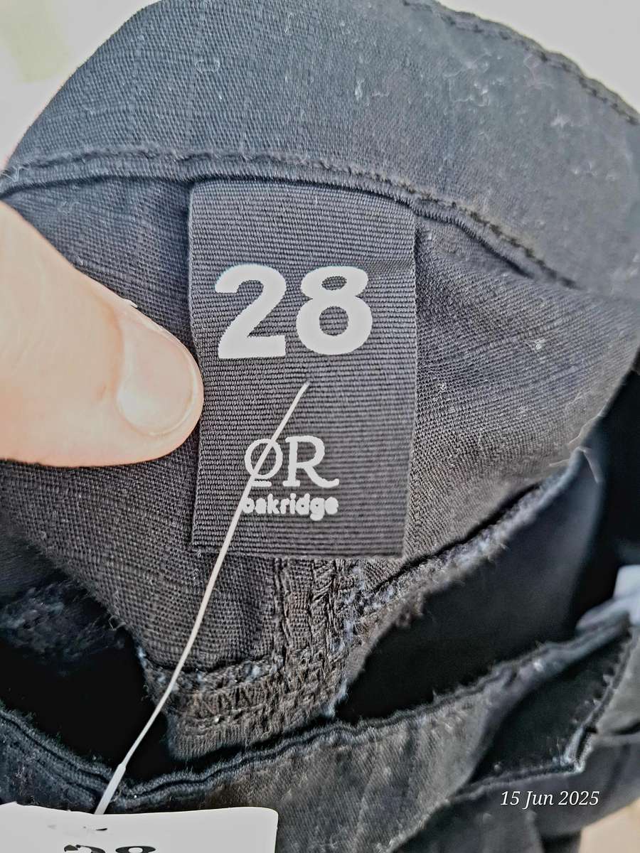 MRP Black Cargo Shorts - Size 28