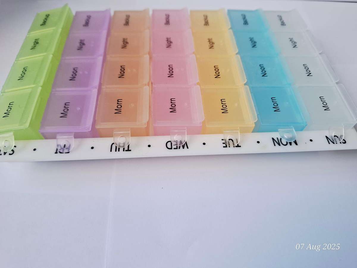 Pill organiser holder