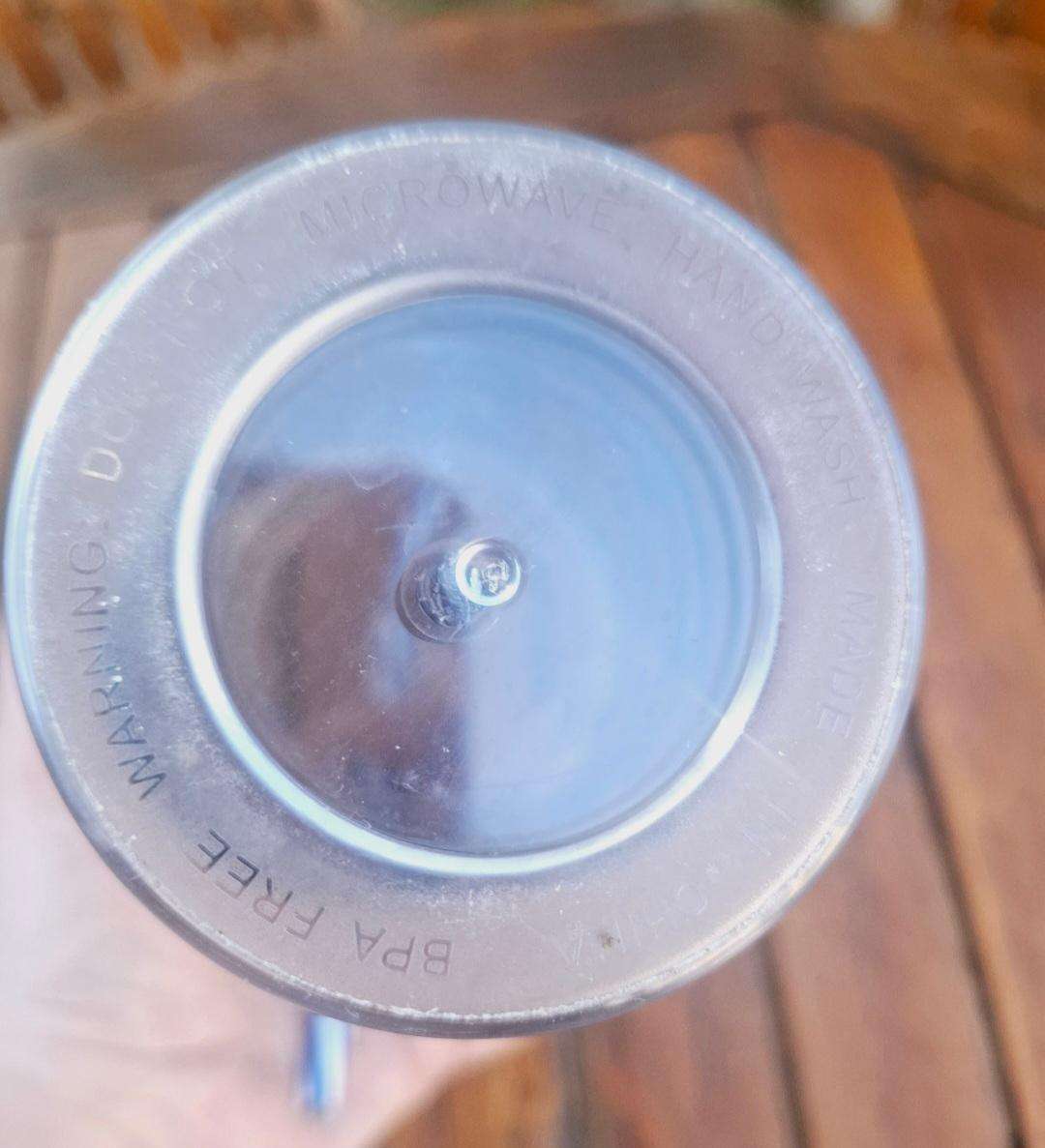 Skull drink glass with twist lid and 2 x straws