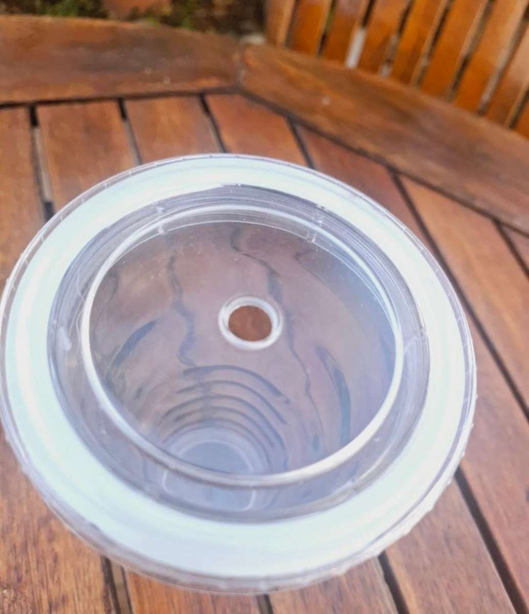 Skull drink glass with twist lid and 2 x straws