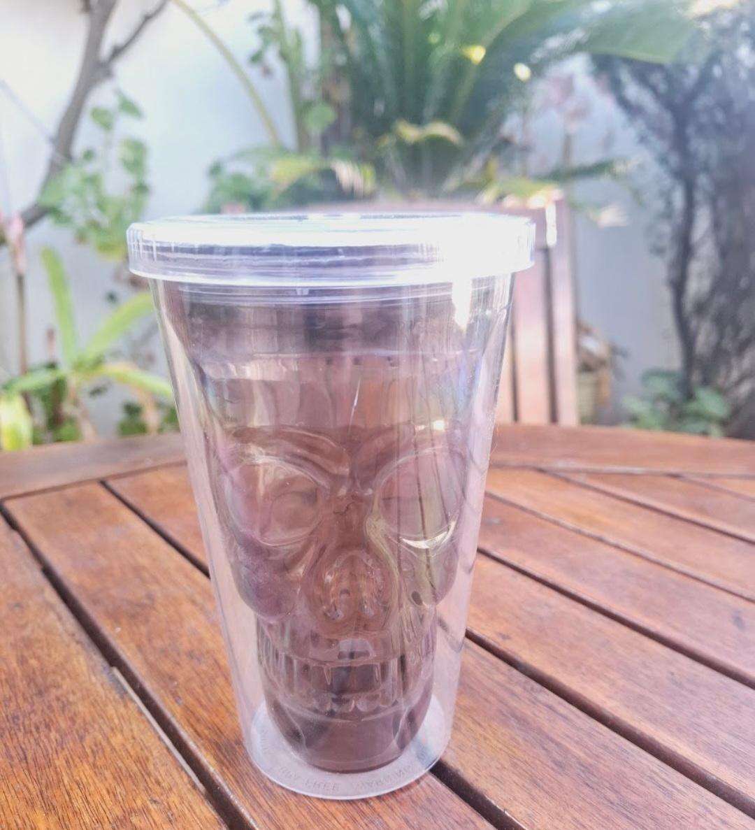 Skull drink glass with twist lid and 2 x straws
