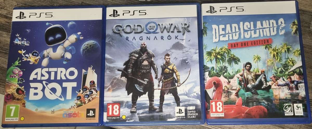 PS5 Slim Disk edition (As NEW) with 3 games & 2 controlers (Playstation 5).