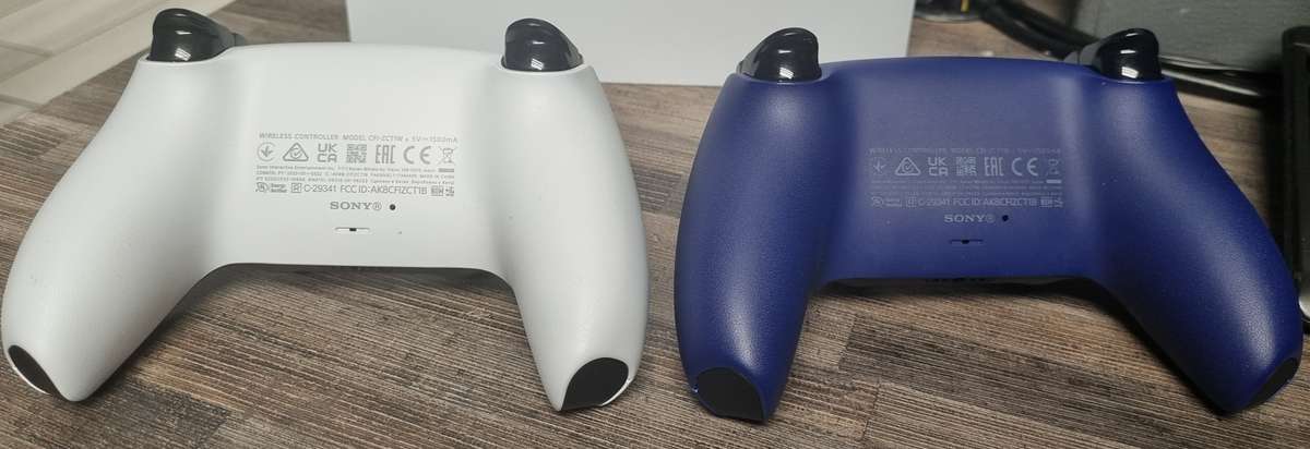 PS5 Slim Disk edition (As NEW) with 3 games & 2 controlers (Playstation 5).