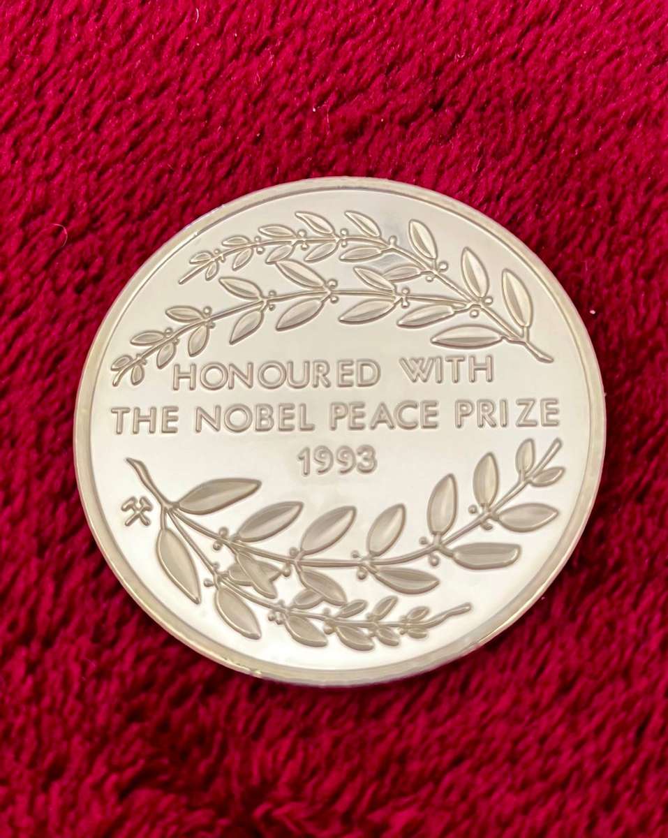 Nelson Mandela Commemorative medallion