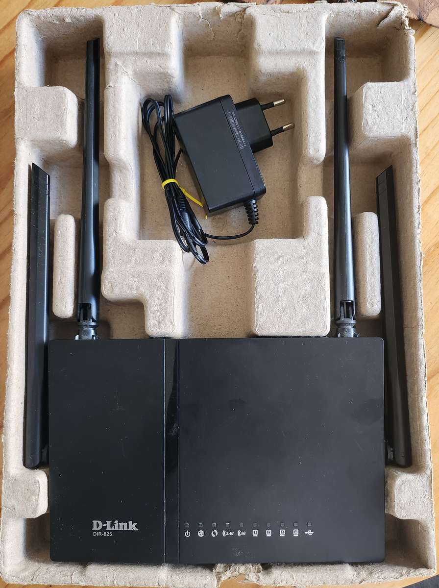 D-Link DIR-825 AC1200 Wi-Fi Dual-Band Gigabit Router