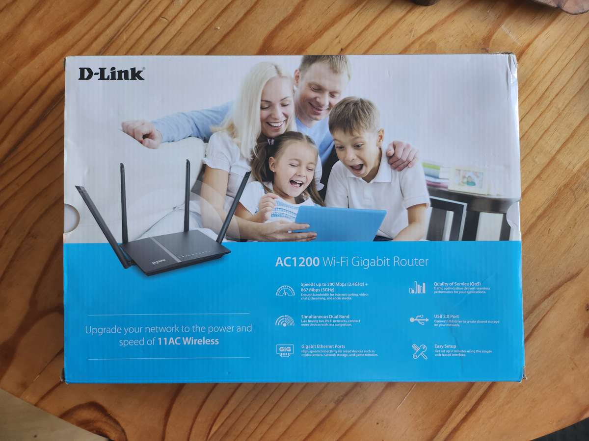 D-Link DIR-825 AC1200 Wi-Fi Dual-Band Gigabit Router