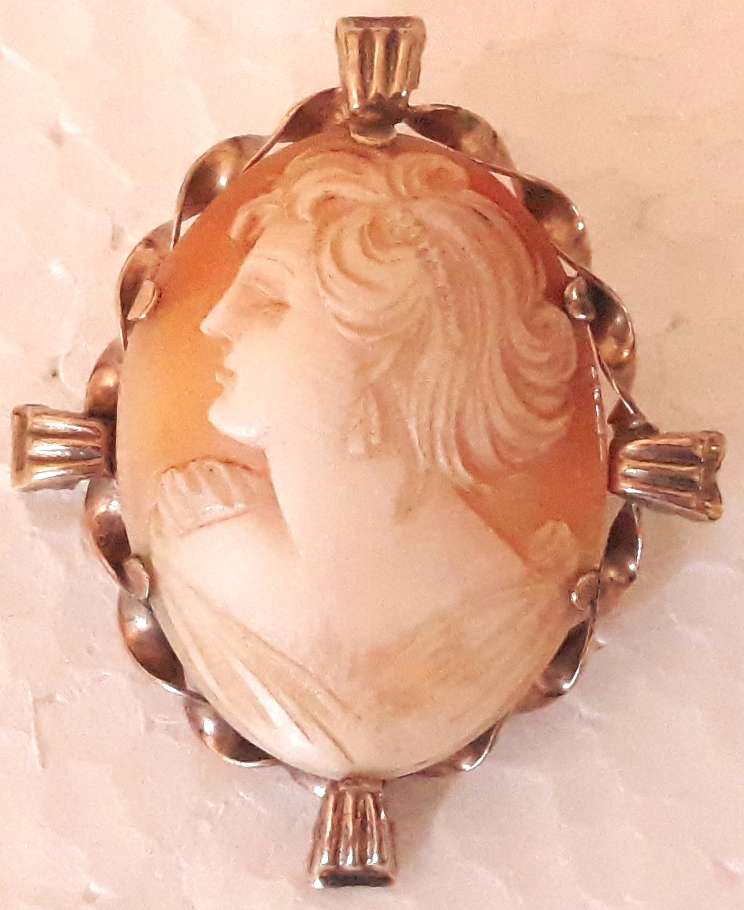 Vintage Clewco 12ct Rolled Gold Cameo Brooch
