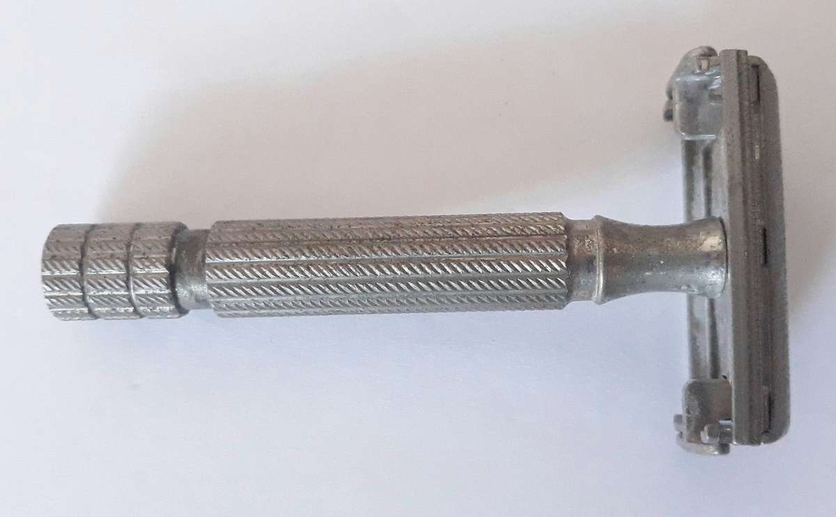 Vintage Gillette British No 58 Safety Razor With 1953 Coronation Case