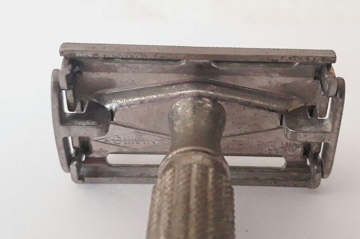 Vintage Gillette British No 58 Safety Razor With 1953 Coronation Case