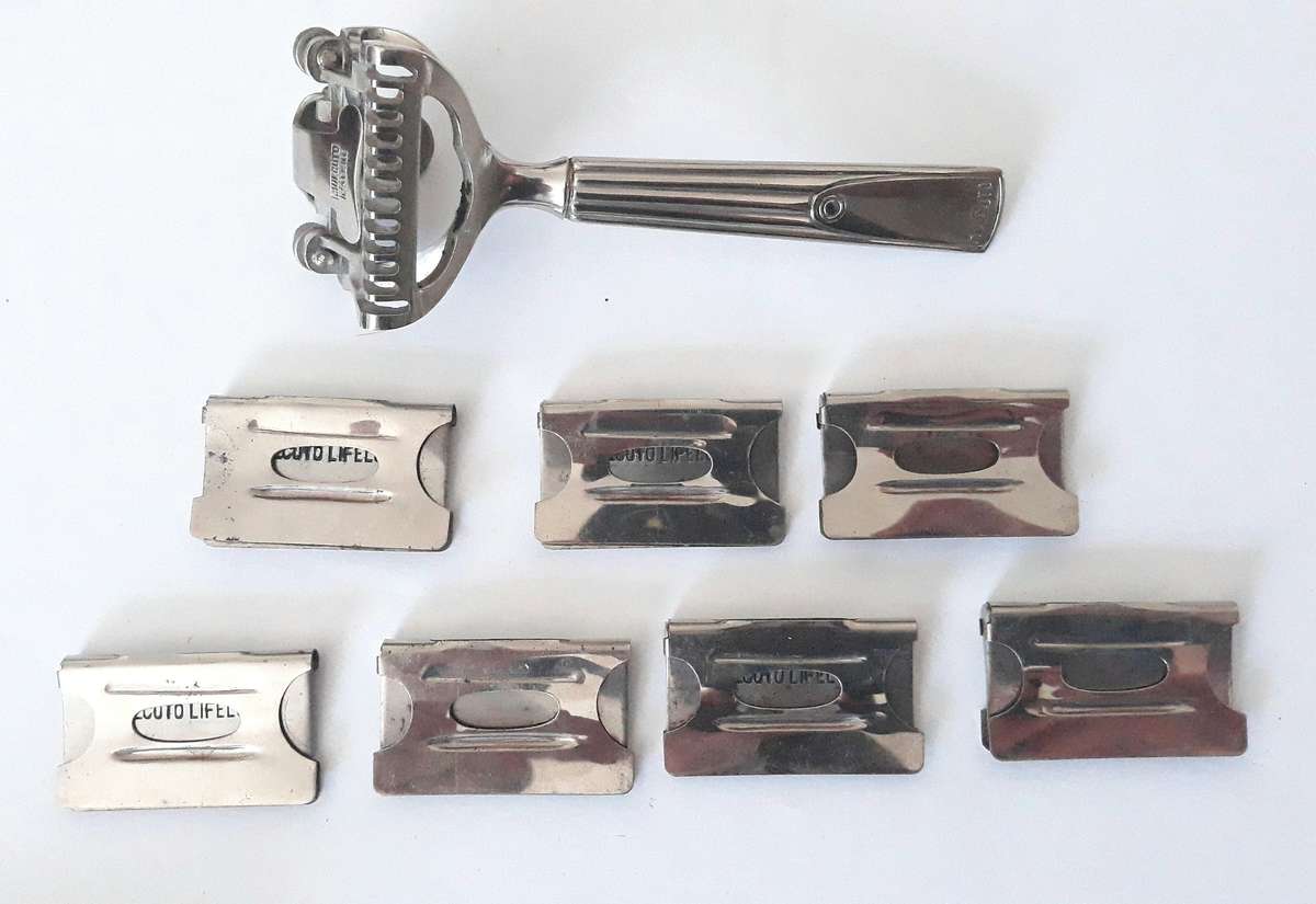 Vintage German Made Mulcuto Seven Day Single Edged Razor Set